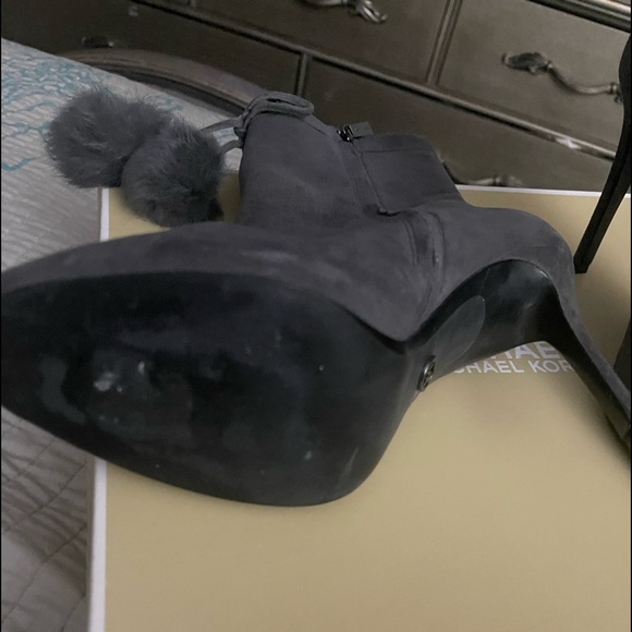 Grey suede bootie - Picture 2 of 3